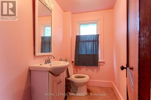 376 Schooley Road, Fort Erie, ON - Indoor Photo Showing Bathroom