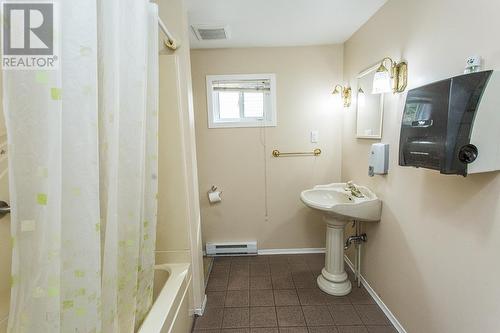 1446 Great Northern Rd, Sault Ste. Marie, ON - Indoor Photo Showing Bathroom