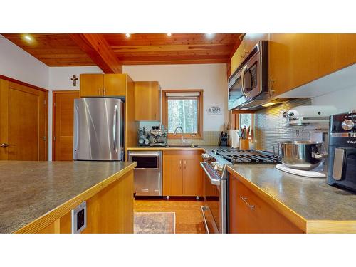13 Cedar Bowl Place, Fernie, BC - Indoor Photo Showing Kitchen