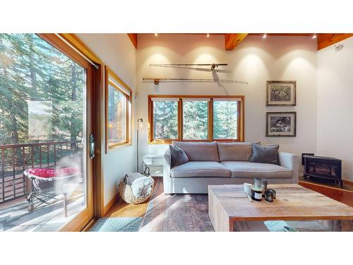 13 Cedar Bowl Place, Fernie, BC - Indoor Photo Showing Living Room
