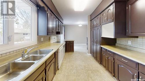 19 King Drive, Kindersley, SK - Indoor Photo Showing Kitchen With Double Sink