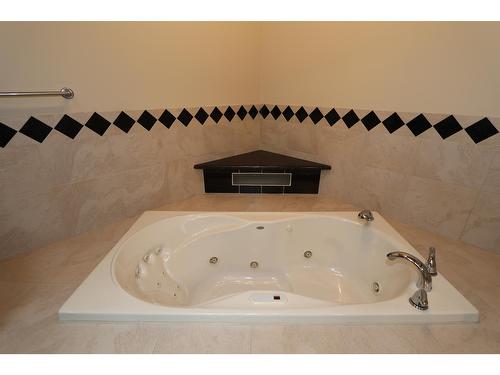 940 313Th Drive, Kimberley, BC - Indoor Photo Showing Bathroom