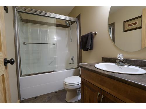 940 313Th Drive, Kimberley, BC - Indoor Photo Showing Bathroom