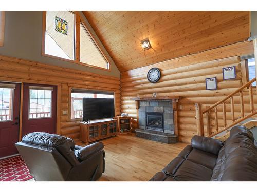 940 313Th Drive, Kimberley, BC - Indoor Photo Showing Living Room With Fireplace