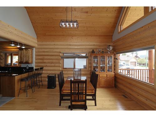 940 313Th Drive, Kimberley, BC - Indoor Photo Showing Dining Room