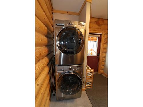 940 313Th Drive, Kimberley, BC - Indoor Photo Showing Laundry Room