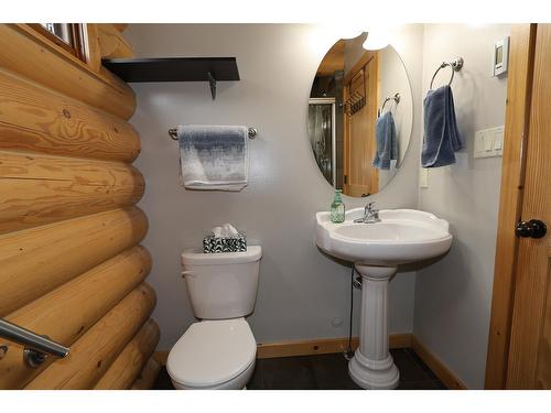 940 313Th Drive, Kimberley, BC - Indoor Photo Showing Bathroom