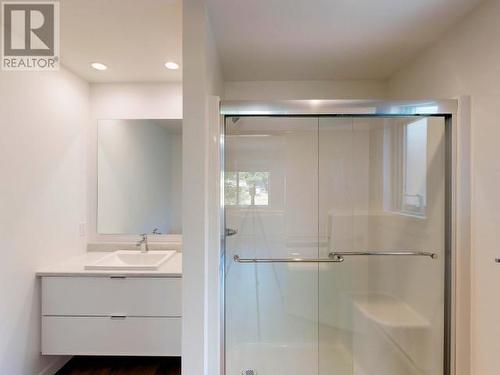 7276 Edgehill Crescent, Powell River, BC - Indoor Photo Showing Bathroom