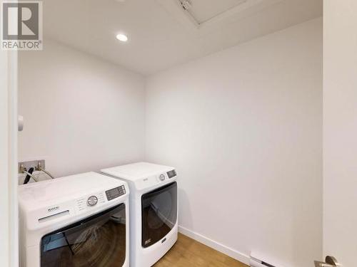 7276 Edgehill Crescent, Powell River, BC - Indoor Photo Showing Laundry Room