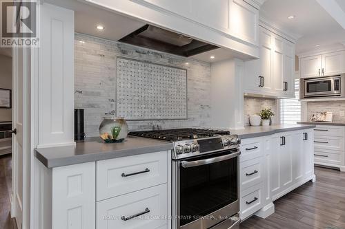 2129 Dalecroft Cres, Burlington, ON - Indoor Photo Showing Kitchen With Upgraded Kitchen