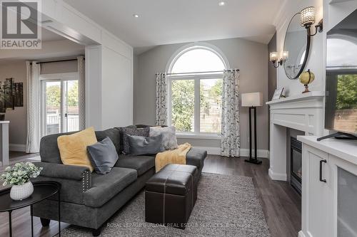 2129 Dalecroft Cres, Burlington, ON - Indoor Photo Showing Living Room With Fireplace