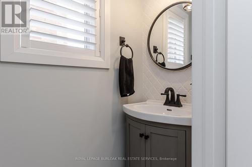 2129 Dalecroft Cres, Burlington, ON - Indoor Photo Showing Bathroom