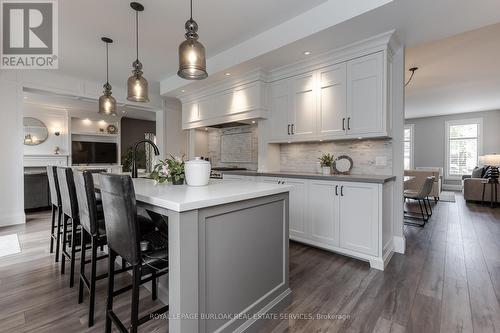 2129 Dalecroft Crescent, Burlington, ON - Indoor Photo Showing Kitchen With Upgraded Kitchen