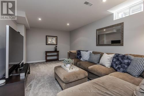 2129 Dalecroft Crescent, Burlington, ON - Indoor Photo Showing Living Room