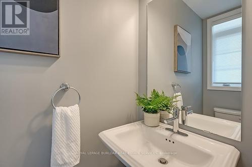 4031 Crown Street, Lincoln, ON - Indoor Photo Showing Bathroom