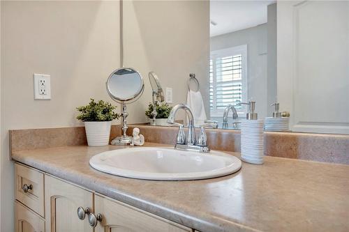 251 Braithwaite Avenue, Hamilton, ON - Indoor Photo Showing Bathroom