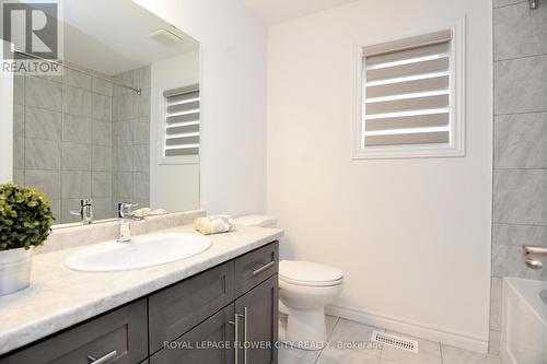 53 Whitton Drive, Brantford, ON - Indoor Photo Showing Bathroom