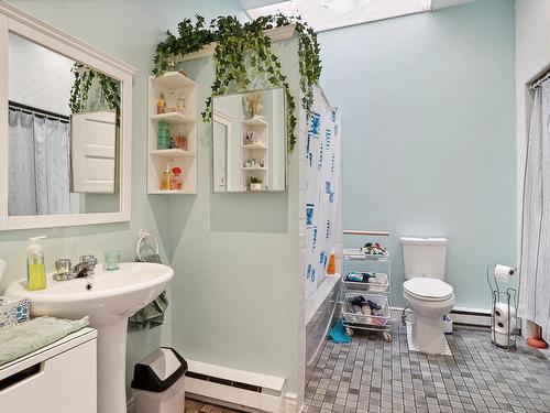 Bathroom - 6345  - 49 Rue De Bordeaux, Montréal (Rosemont/La Petite-Patrie), QC - Indoor Photo Showing Bathroom