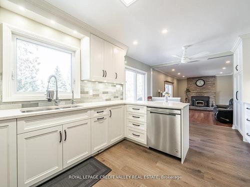18 Kevinwood Dr, Caledon, ON - Indoor Photo Showing Kitchen With Double Sink