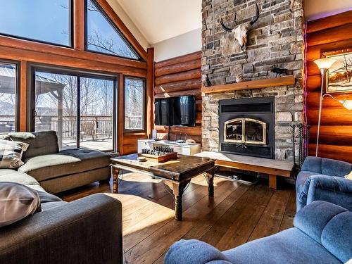 Living room - 2 Ch. Du Boisé, Mandeville, QC - Indoor Photo Showing Living Room With Fireplace