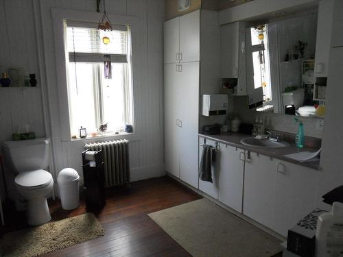 Bathroom - 1437 Boul. Jacques-Cartier, Mont-Joli, QC - Indoor Photo Showing Kitchen