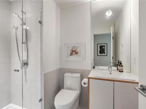 6-2910 Shelbourne St, Victoria, BC - Indoor Photo Showing Bathroom