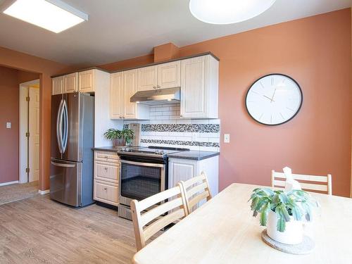 407-1240 Verdier Ave, Central Saanich, BC - Indoor Photo Showing Kitchen With Double Sink