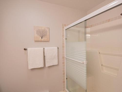 407-1240 Verdier Ave, Central Saanich, BC - Indoor Photo Showing Bathroom
