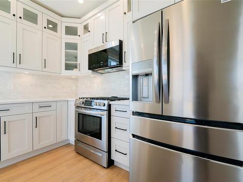 243 Dunbar Way, Parksville, BC - Indoor Photo Showing Kitchen With Upgraded Kitchen