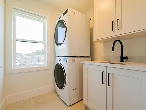 243 Dunbar Way, Parksville, BC - Indoor Photo Showing Laundry Room
