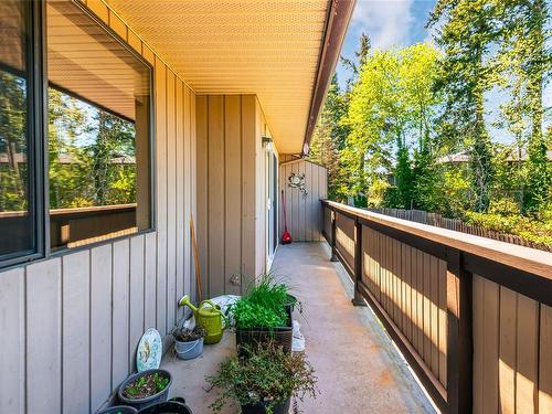 4-484 Mill Rd, Qualicum Beach, BC - Outdoor With Exterior