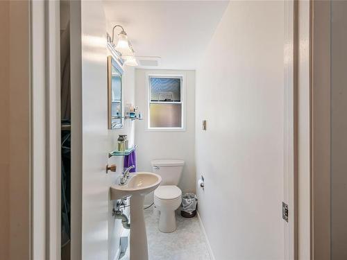 4-484 Mill Rd, Qualicum Beach, BC - Indoor Photo Showing Bathroom