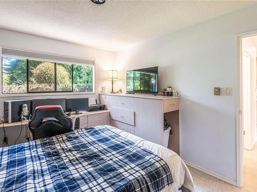4-484 Mill Rd, Qualicum Beach, BC - Indoor Photo Showing Bedroom