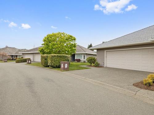 261-3399 Crown Isle Dr, Courtenay, BC - Outdoor