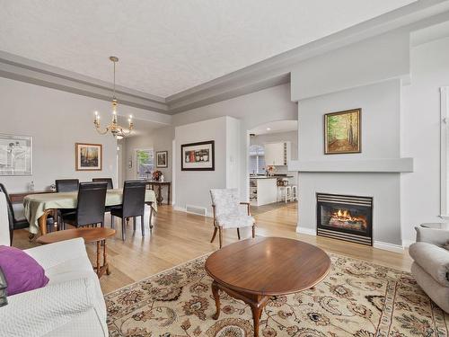 261-3399 Crown Isle Dr, Courtenay, BC - Indoor Photo Showing Living Room With Fireplace