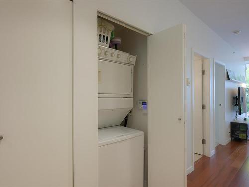 103-66 Songhees Rd, Victoria, BC - Indoor Photo Showing Laundry Room