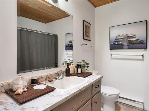754 Christopher Rd, Campbell River, BC - Indoor Photo Showing Bathroom