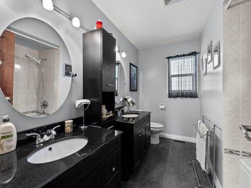 970 Ollek Street, Kamloops, BC - Indoor Photo Showing Bathroom