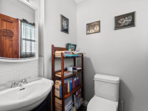 970 Ollek Street, Kamloops, BC - Indoor Photo Showing Bathroom