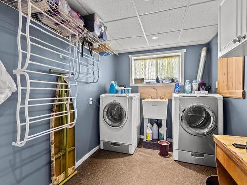 970 Ollek Street, Kamloops, BC - Indoor Photo Showing Laundry Room