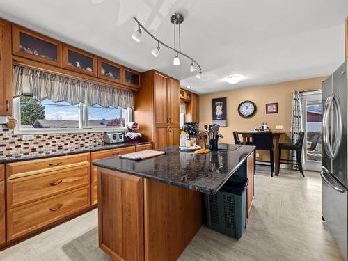 970 Ollek Street, Kamloops, BC - Indoor Photo Showing Kitchen