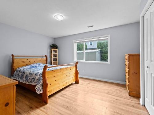 1110 Kamwood Place, Kamloops, BC - Indoor Photo Showing Bedroom