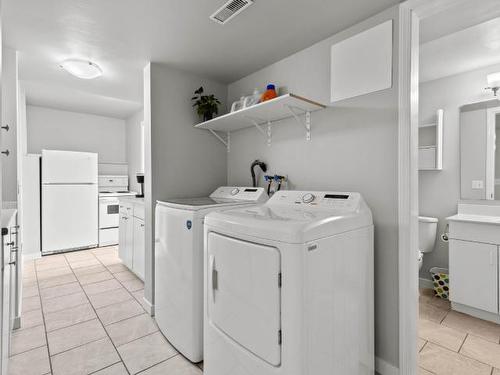 1110 Kamwood Place, Kamloops, BC - Indoor Photo Showing Laundry Room