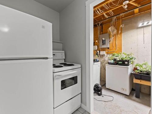 1110 Kamwood Place, Kamloops, BC - Indoor Photo Showing Kitchen