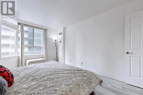 1112 - 711 Bay Street, Toronto, ON - Indoor Photo Showing Bedroom