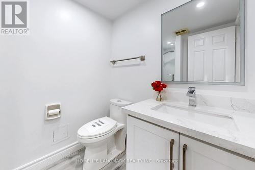 1112 - 711 Bay Street, Toronto, ON - Indoor Photo Showing Bathroom