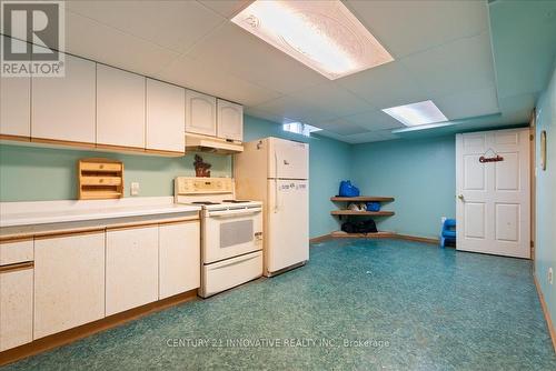 2 Old Colony Drive, Whitby, ON - Indoor Photo Showing Kitchen