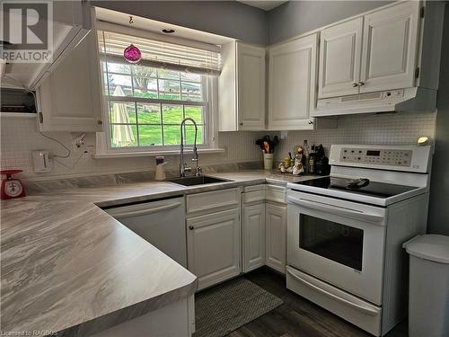366 4Th Avenue, Hanover, ON - Indoor Photo Showing Kitchen