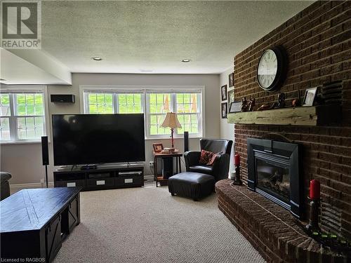 366 4Th Avenue, Hanover, ON - Indoor Photo Showing Living Room With Fireplace