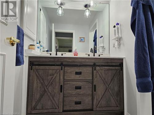 366 4Th Avenue, Hanover, ON - Indoor Photo Showing Bathroom